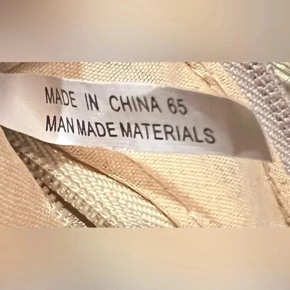 Chateau | ladies metallic gold wristlet. - Picture 9 of 9